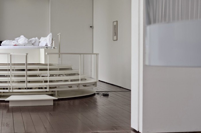 art: Carsten Höller 'Leben' / my night in a museum with 'the elevator bed'