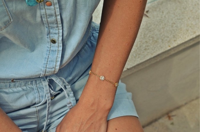 denim jumpsuit and golden accessories - keep it simple