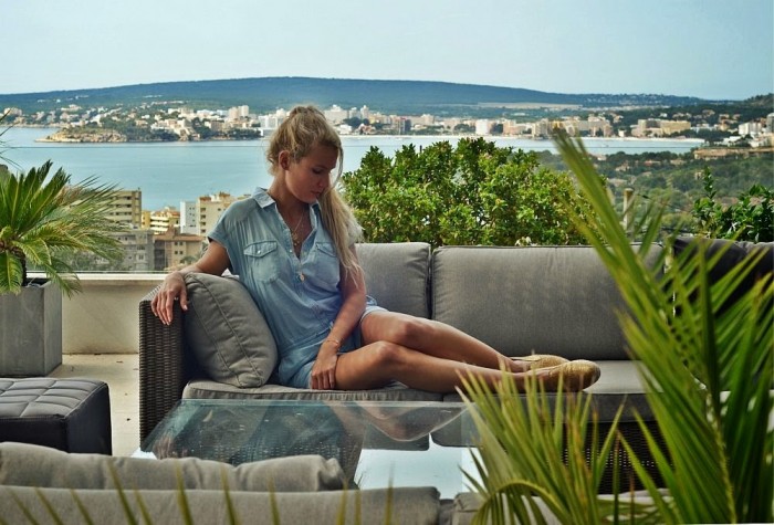 denim jumpsuit and golden accessories - keep it simple