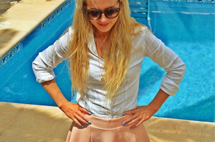 outfit: apricot meets white at the pool
