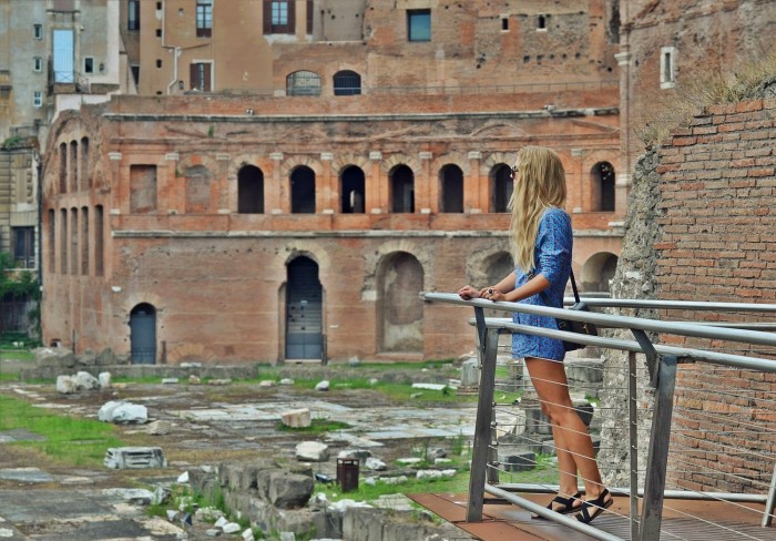 outfit: comfy jumpsuit while exploring Rome