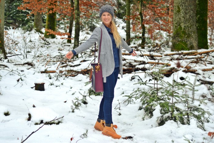 outfit: happiness in the snow