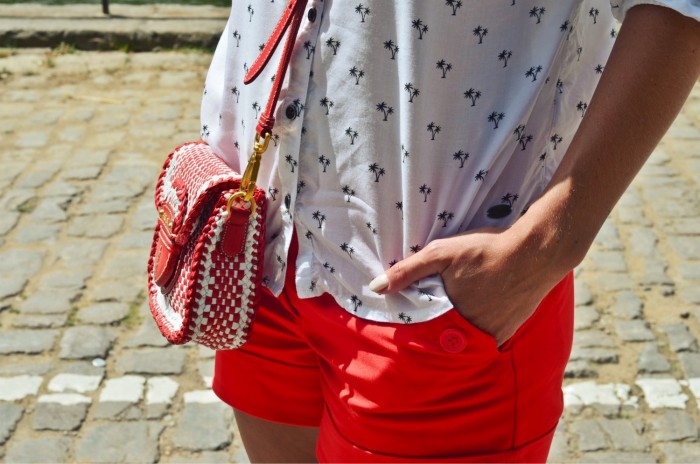 outfit: red details in Würzburg