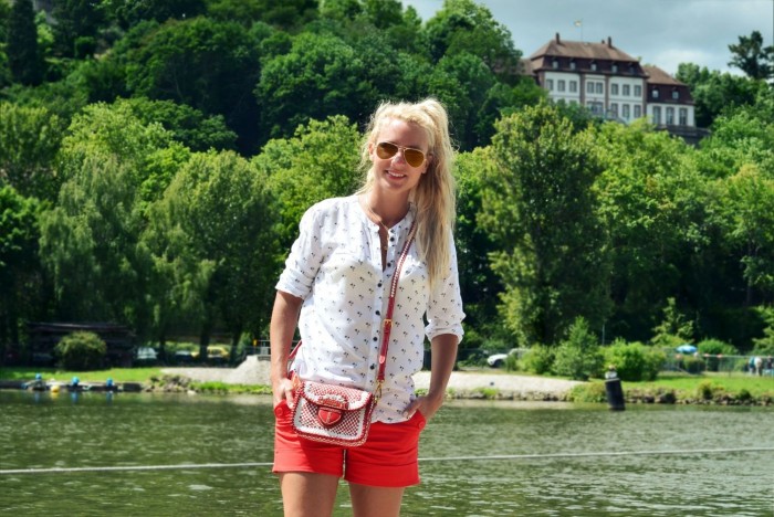outfit: red details in Würzburg