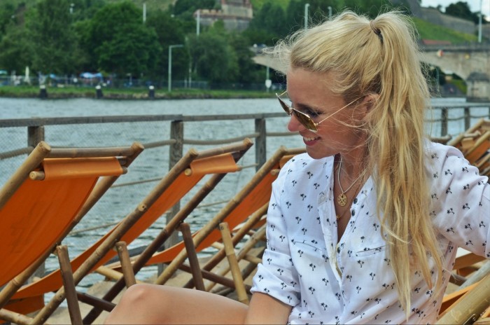 outfit: red details in Würzburg